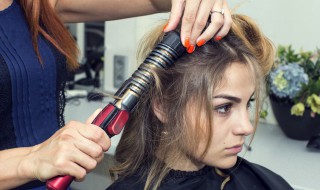 早上怎么打理卷发 早上如何打理卷发