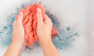 红油滴在衣服怎么洗 红油滴在衣服上的清洗方法