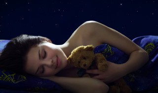 女人梦见自己光着上身是什么意思（梦见女人光着上身是什么预兆）