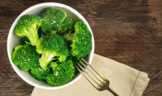 炒西兰花怎么炒 西红柿炒西兰花怎么炒