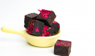 玫瑰花怎么泡水洗脸（怎样用玫瑰花泡水洗脸）