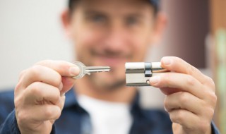 没有钥匙怎么开锁（没有钥匙怎么开锁头）