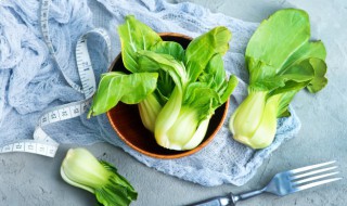 蘑菇和油菜怎么炒好吃（蘑菇跟油菜怎么炒）