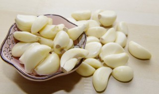 大量的大蒜储存方法（大量的大蒜储存方法是什么）