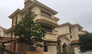 在镇上买地皮建房好吗（农村镇上买地皮建房子好不好）