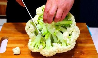 花菜和豆腐能一起吃吗（花菜能与豆腐一起吃吗）