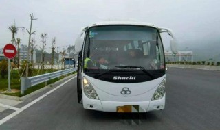 A2驾驶证过了实习期多长可以开客车（）