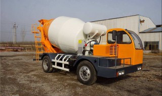 搅拌车倒车进站技巧（搅拌车倒车有什么技巧）