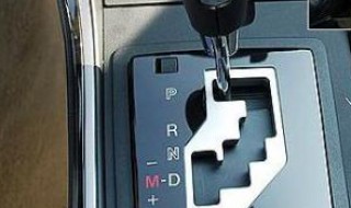 自动挡红灯挂n档伤车吗 等红灯挂n档的伤害