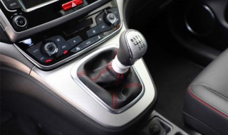 手动挡走走停停怎么开 手动挡一走一停怎么操作