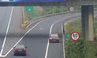 车头距离多远转弯能过 转弯怎么看车头距离