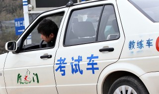 科三自动挡考试以什么速度行驶（科目三自动挡的速度）