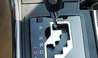 自动档等红灯时要从d档到n档吗(等红绿灯的时候是D档还是N档)