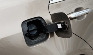 凯迪拉克xts油箱盖怎么开(凯迪拉克xts油箱盖怎么开图解)