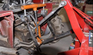 压井管子用拖拉机升降器怎么拔出来 拖拉机液压管进出怎么接