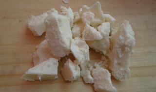 生羊油钓鱼绝密配方（羊油对钓鱼的效果 钓鱼自制鱼饵配方）