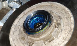 轿车行驶多少公里保养或更换轴承（汽车前后轮轴承多少公里保养）