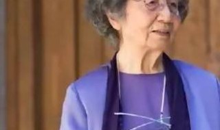 70岁可以穿裙子吗(70岁穿的连衣裙)