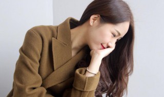 亚麻棕色显皮肤白吗（亚麻色显皮肤白）