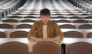 阳光普照阿豪为什么跳楼（）