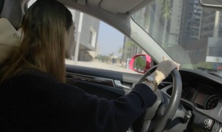 女新手开车多久能熟练 女新手开车多久能熟练次开车上路 自动挡