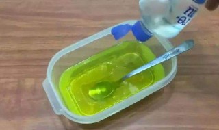 有洗洁精和胶水怎么做水晶泥?（有洗洁精和胶水怎么做水晶泥花）