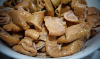 清洗猪肠子怎么洗（清洗猪肠子怎么洗视频）