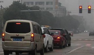 左转绿灯可以掉头吗（十字路口左转绿灯可以掉头吗）