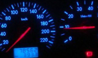 一档换二挡2000转不伤车吗（一档2000转对车有影响吗?）