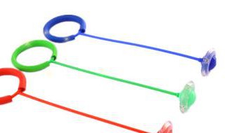 套在脚上转圈的球叫什么（套在脚上转圈的球叫什么玩具）