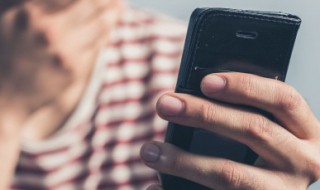 三星手机突然黑屏开不了机 三星手机突然黑屏开不了机充电也没反应