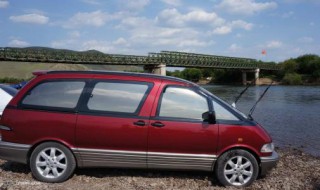 怠速时的车身抖动是什么原因 怠速时的车身抖动是什么原因造成的