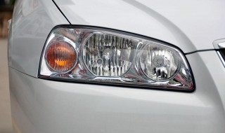 06款伊兰特大灯怎么调高低（06款伊兰特大灯调节步骤图）