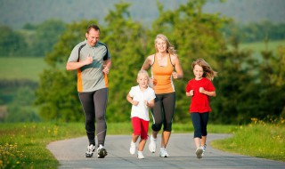 跑步前的热身动作（跑步前的热身动作有哪些）