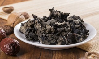 木耳用焯水吗（泡发的木耳用焯水吗）