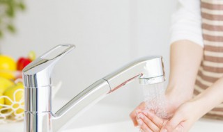 自来水是乳白色的怎么回事 自来水呈乳白色是怎么回事