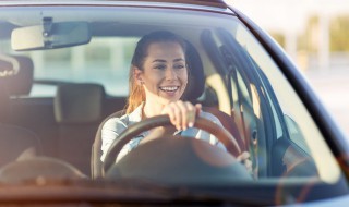 自动挡车起步的正确方法是什么 自动挡车起步的正确方法是什么步骤