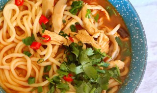 辣鸡丝手擀面如何做（青椒肉丝手擀面）