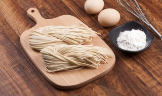 面条冻成一坨了怎么煮（面条冻成一坨了怎么煮不粘）