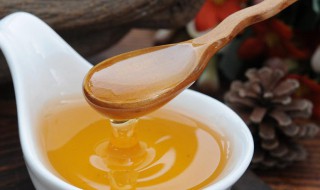 为什么蜂蜜不能用热水冲（为啥蜂蜜不能用热水冲）