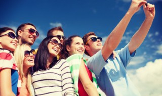 自拍配文干净简短句子（自拍配文干净简短句子2022）