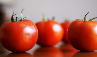 西红柿酸奶一起吃中毒吗 西红柿酸奶一起吃中毒?