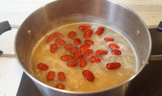 红枣绿豆小米汤怎么做（红枣绿豆小米汤怎么做好吃）