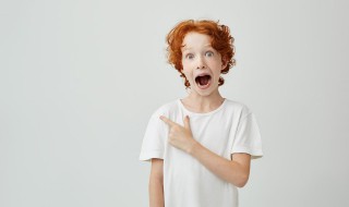 形容男孩子特点的句子（形容男孩子特点的句子成语）