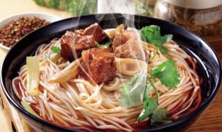 牛肉面大概怎么做（牛肉面咋做?）