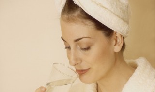 烧开的水一层絮状物（烧开的水一层絮状物能喝吗）