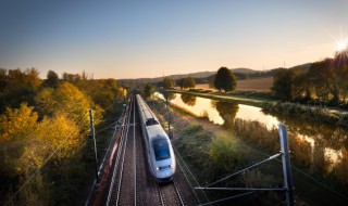 高铁和磁悬浮列车有什么区别（高铁和磁悬浮列车有什么区别和联系）