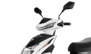 骑踏板摩托车技巧（骑踏板摩托车技巧图片）