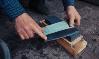 为了防止菜刀生锈常采用的方法（为了防止菜刀生锈常采用的方法是什么）