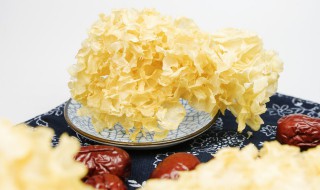 银耳山楂枸杞怎么做汤（银耳山楂枸杞怎么做汤好喝）